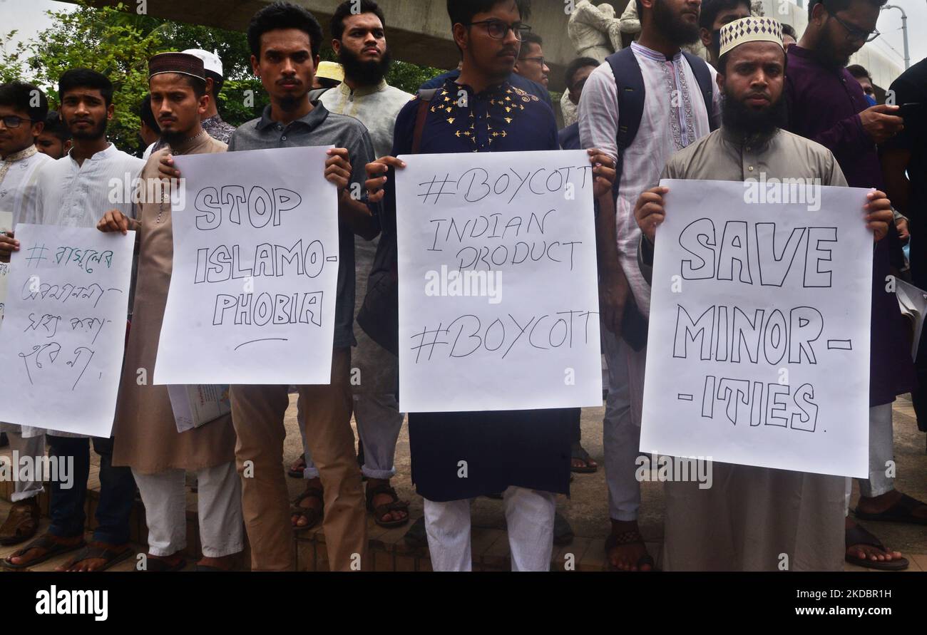 Die Studenten der Dhaka University demonstrieren am 8. Juni 2022 in Dhaka, Bangladesch, gegen die Sprecherin der ehemaligen indischen Bharatiya Janata Party, Nupur Sharma, wegen ihrer Äußerungen zum Propheten Mohammed. (Foto von Mamunur Rashid/NurPhoto) Stockfoto