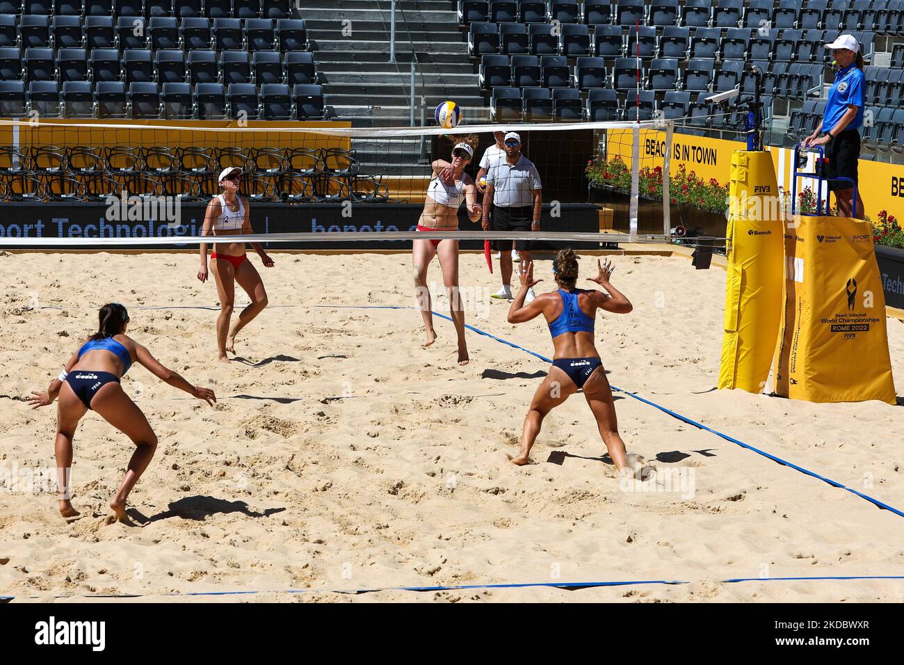 Flint/Cheng (USA) gegen Cali/Tega (Italien) während der Beach Volley Beach Volleyball World Championships (day1) am 10. Juni 2022 im Foro Italico in Rom, Italien (Foto: Luigi Mariani/LiveMedia/NurPhoto) Stockfoto