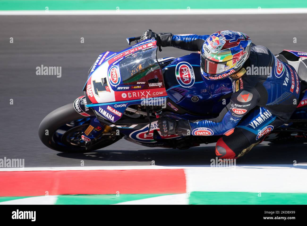 #1 TOPRAK RAZGATLIOGLU (Pata Yamaha mit Brixx WSBK - YZF R1) während der World Superbike - SBK Pirelli Emilia-Romagna Runde FIM Superbike World Championship 2022 - Race1 am 11. Juni 2022 auf dem Misano World Circuit â € œMarco Simoncelliâ € in Misano Adriatico, Italien (Foto von Valerio Origo/LiveMedia/NurPhoto) Stockfoto