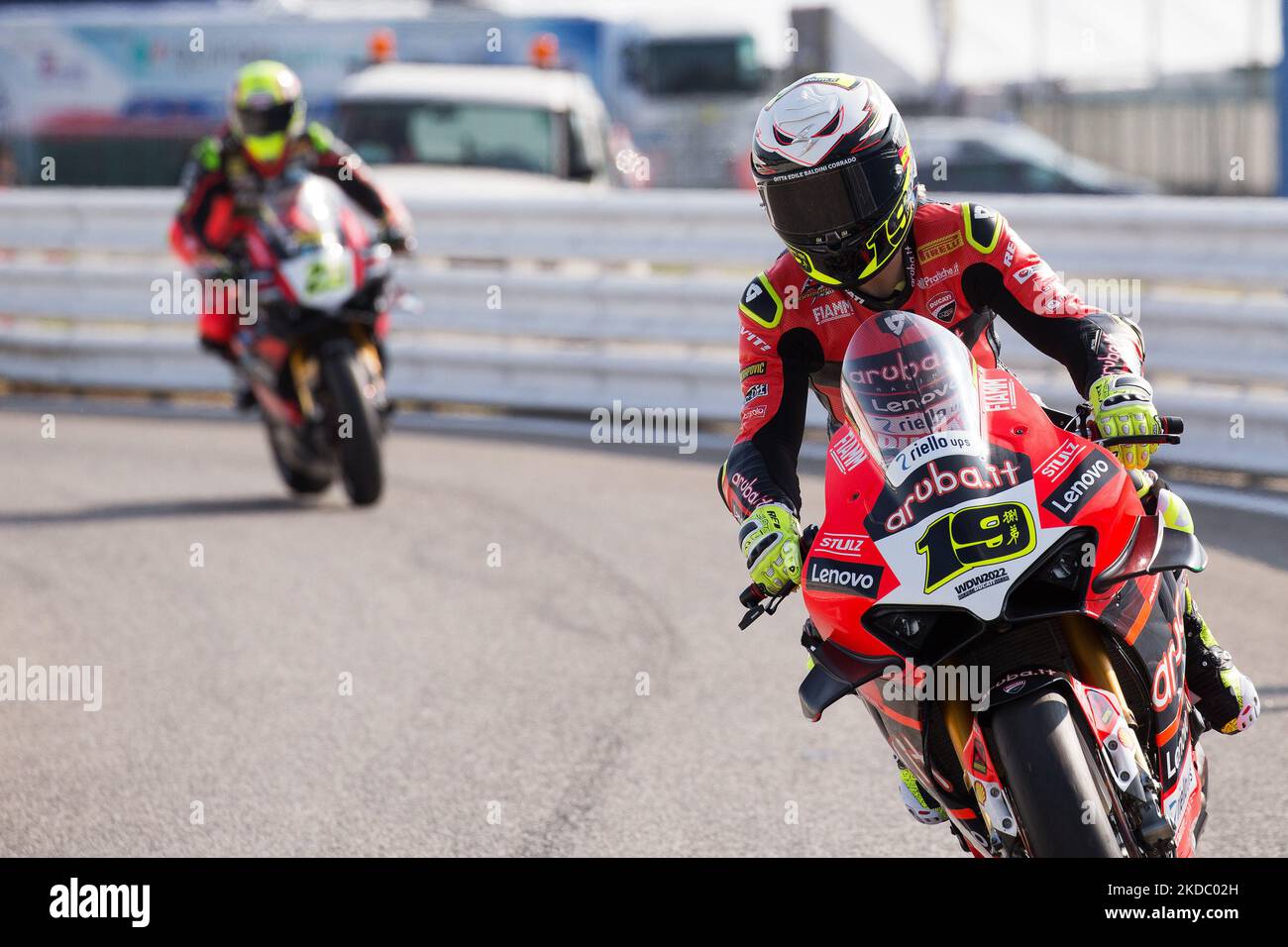 #19 ALVARO BAUTISTA (Aruba.it Racing Ducati - Panigale V4R) während der World Superbike - SBK Pirelli Emilia-Romagna Runde FIM Superbike World Championship 2022 - Race2 am 12. Juni 2022 auf dem Misano World Circuit â € œMarco Simoncelliâ € in Misano Adriatico, Italien (Foto von Valerio Origo/LiveMedia/NurPhoto) Stockfoto