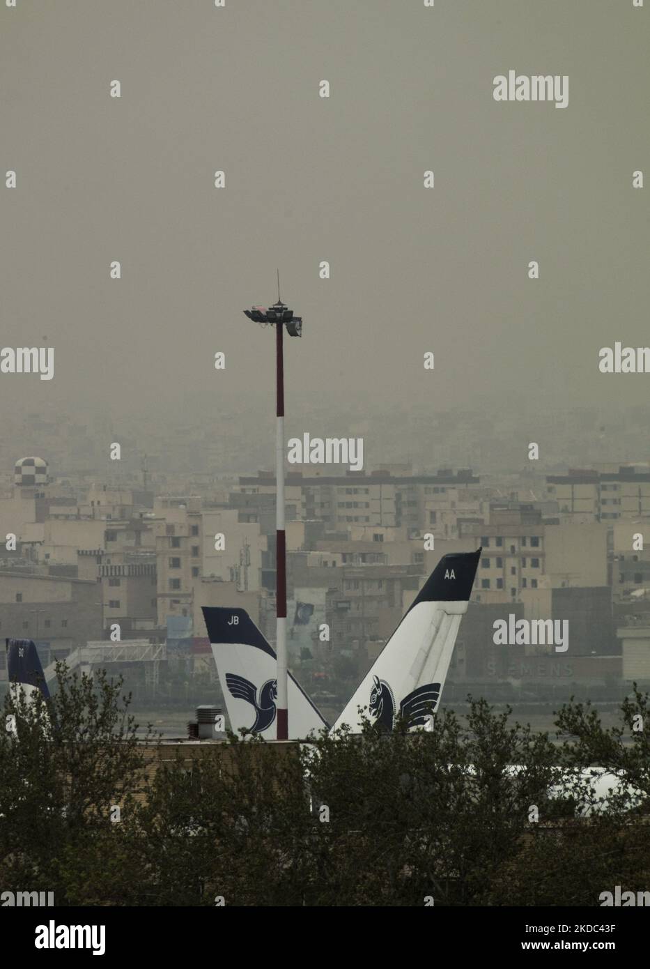 Das Foto zeigt einen Blick auf den internationalen Flughafen von Teheran am 10. April 2017. (Foto von Morteza Nikoubazl/NurPhoto) Stockfoto