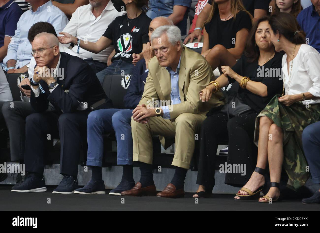 Massimo Zanetti (Besitzer von Segafredo Virtus Bologna) während des Spiels 5 Finale der italienischen Basketball-Serie A1 Meisterschaft Segafredo Virtus Bologna vs. Armani Exchange Olimpia Milano in der Segafredo Arena - Bologna, 16. Juni 2022 - Foto: Michele Nucci (Foto von Michele Nucci/LiveMedia/NurPhoto) Stockfoto