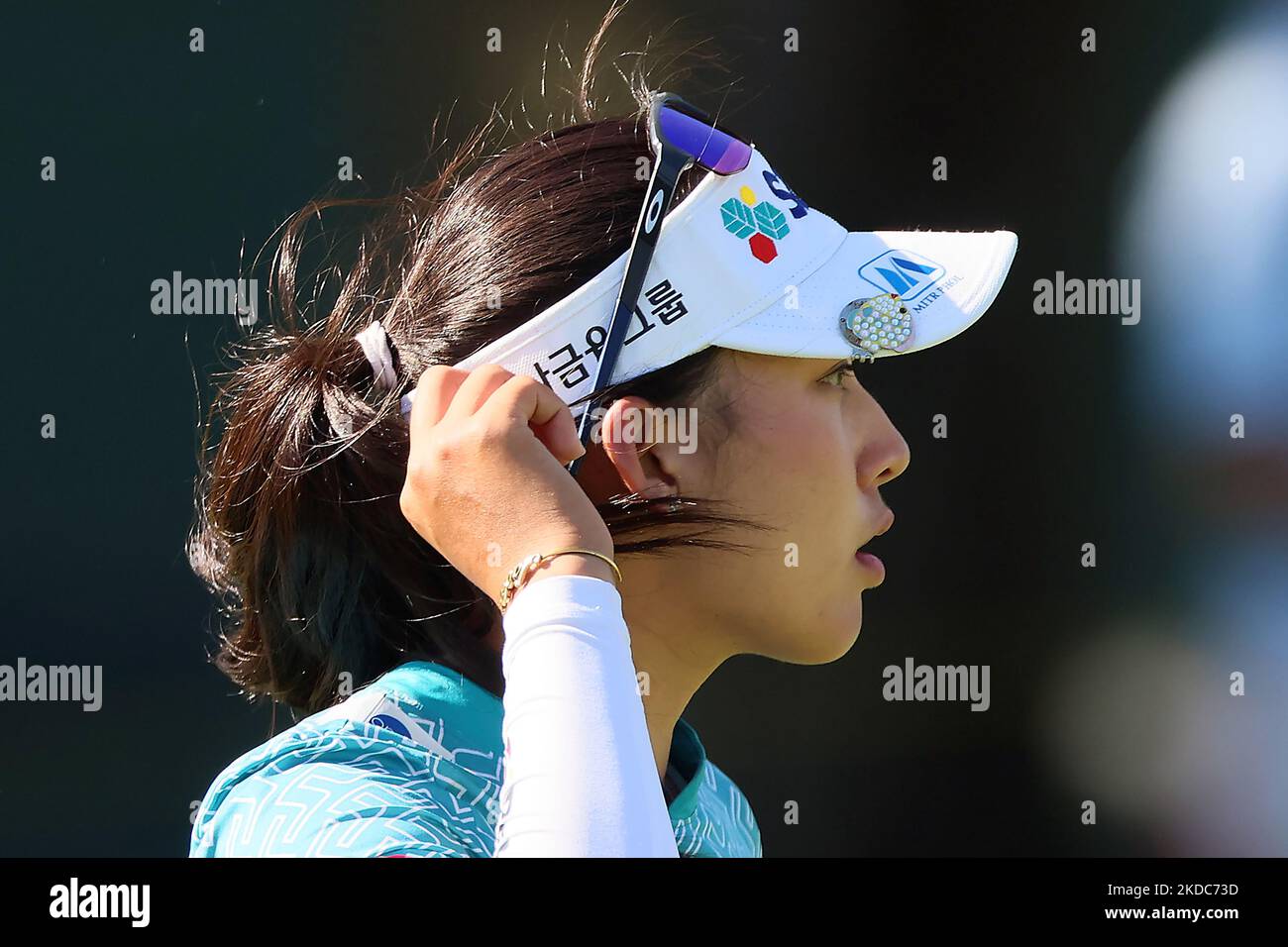 Atthaya Thitikul geht während der ersten Runde des Meijer LPGA Classic Golfturniers im Blythefield Country Club in Belmont, MI, USA, Donnerstag, 16. Juni 2022 auf das 18. Green. (Foto von Amy Lemus/NurPhoto) Stockfoto