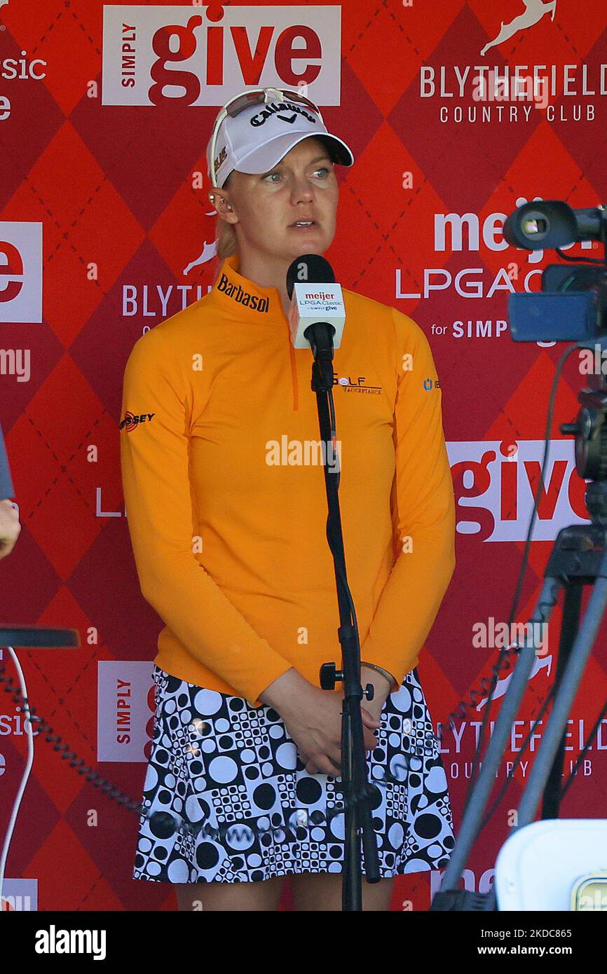 Madelene Sagstrom aus Enkoping, Schweden, wird nach Abschluss der zweiten Runde des Meijer LPGA Classic Golfturniers im Blythefield Country Club in Belmont, MI, USA, am Freitag, 17. Juni 2022 interviewt. (Foto von Amy Lemus/NurPhoto) Stockfoto