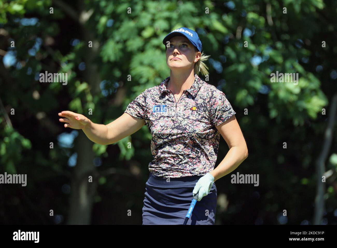 Sanna Nuutinen aus Helsinki, Finnland, folgt ihrem Schuss aus dem Jahr 4. bei der ersten Runde des Meijer LPGA Classic Golfturniers im Blythefield Country Club in Belmont, MI, USA, Donnerstag, 16. Juni 2022. (Foto von Amy Lemus/NurPhoto) Stockfoto