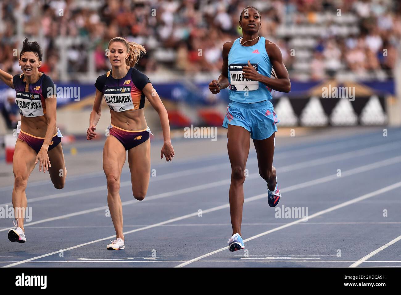 Anna Kielbasinska aus Polen, Natalia Kaczmarek aus Polen und Shaunae Miller-Uibo aus Bahamas treten während der IAAF Wanda Diamond League in 400 Metern gegeneinander an: Treffen der Paris am 18. Juni 2022 im Stade Charlety in Paris, Frankreich (Foto: Michele Maraviglia/NurPhoto) Stockfoto