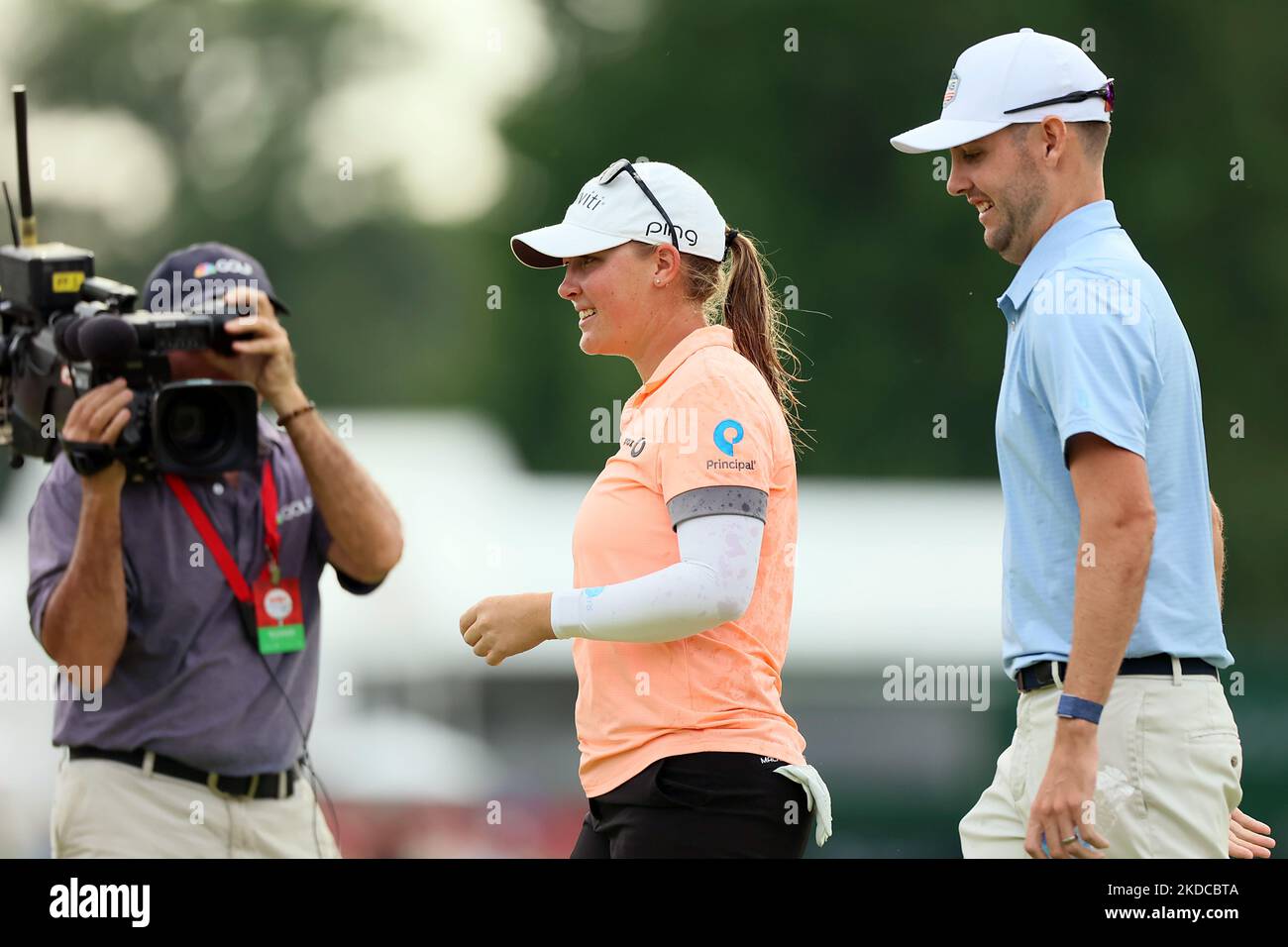 Jennifer Kupcho aus Westminster, Colorado, geht vom 18. Green, nachdem sie das Turnier in einem plötzlichen Todeskampf gewonnen hat, nachdem sie am Sonntag, den 19. Juni 2022, die Endrunde des Meijer LPGA Classic Golfturniers im Blythefield Country Club in Belmont, MI, USA, abgeschlossen hat. (Foto von Amy Lemus/NurPhoto) Stockfoto