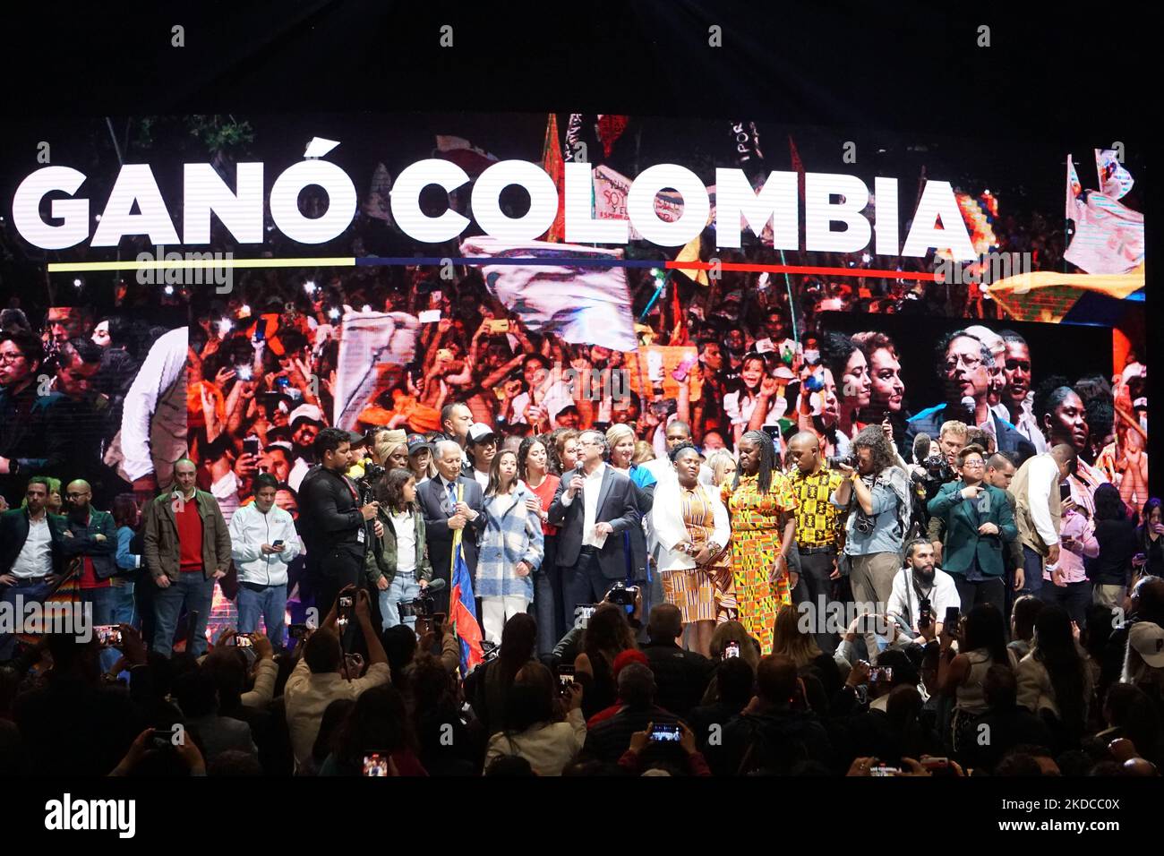 Gustavo Petro, der derzeitige Präsident Kolumbiens, hält nach dem Wahlsieg am Sonntag in Bogota, Kolumbien, am 19. Juni 2022 eine Rede. (Foto von Daniel Garzon Herazo/NurPhoto) Stockfoto