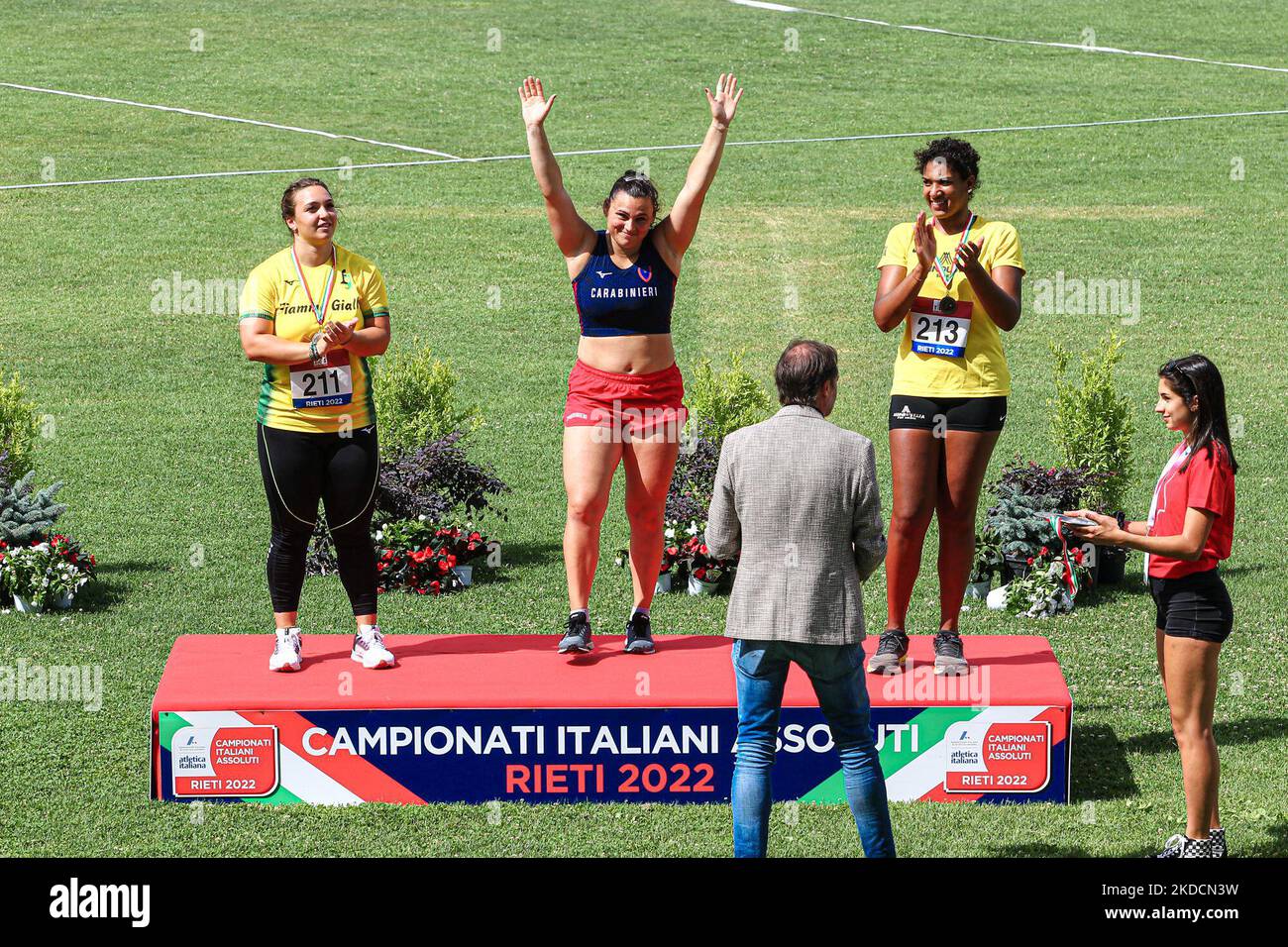 Podium Martello Femminile - sx-dx MORI Rachele(I) - Sara Fantini (ITA) Carabinieri - PRINETTI ANZALAPAYA Lucia (1) während der italienischen Leichtathletik-Meisterschaft 2022 (day1) am 25. Juni 2022 im Raul Guidobaldi Stadion in Rieti, Italien (Foto by Alessio De Marco/LiveMedia/NurPhoto) Stockfoto