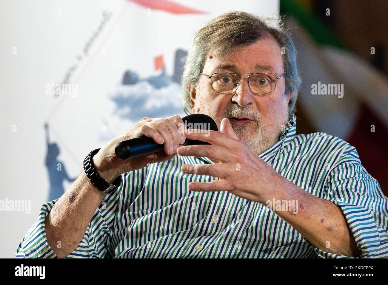 Francesco Guccini während der italienischen Künstler-Pressekonferenz Verleihung der Ehrenbürgerschaft an Francesco Guccini am 25. Juni 2022 auf der Piazza del Comune in Mondolfo (PU), Italien (Foto: Emmanuele Olivi/LiveMedia/NurPhoto) Stockfoto