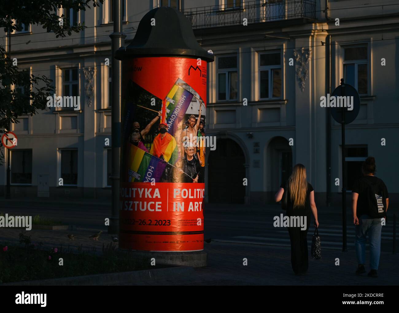 Werbekolonne in Podgorze Gebiet von Krakau. Am Sonntag, den 26. Juni 2022, in Krakau, Polen. (Foto von Artur Widak/NurPhoto) Stockfoto