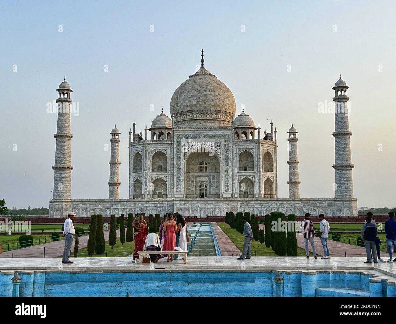 Taj Mahal gesehen kurz vor Sonnenaufgang in Agra in Utter Pradesh, Indien, am 05. Mai 2022. (Foto von Creative Touch Imaging Ltd./NurPhoto) Stockfoto