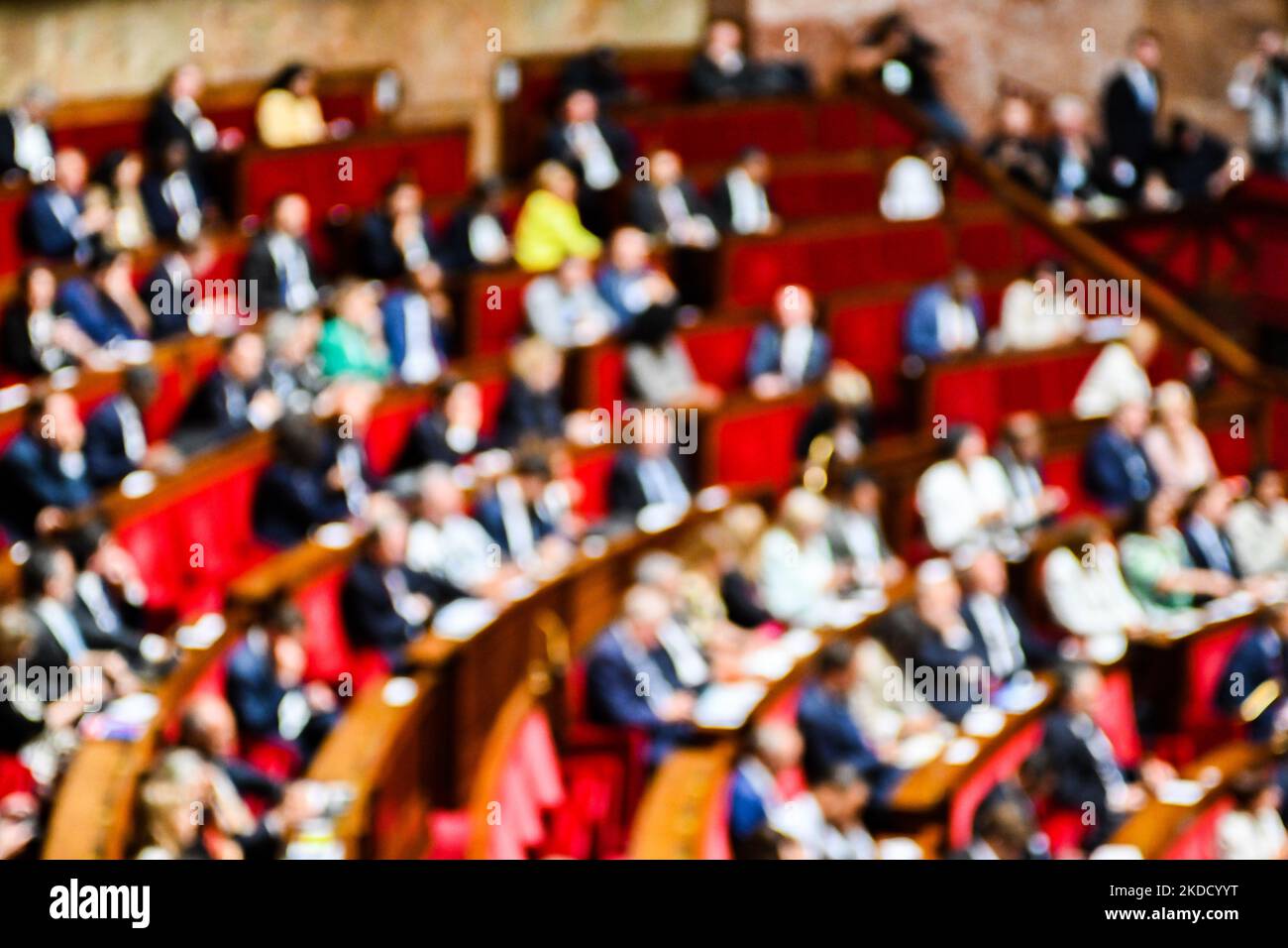 Verschwommene Abgeordnete. Ästhetische Darstellungen des Sitzes der Abgeordneten in der Nationalversammlung. (Foto von Adrien Fillon/NurPhoto) Stockfoto