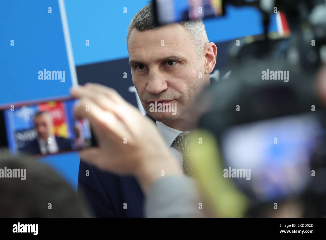 Vitali Klitschko spricht mit den Medien während des NATO-Gipfels am 29. Juni 2022 in Madrid, Spanien. (Foto von Jakub Porzycki/NurPhoto) Stockfoto