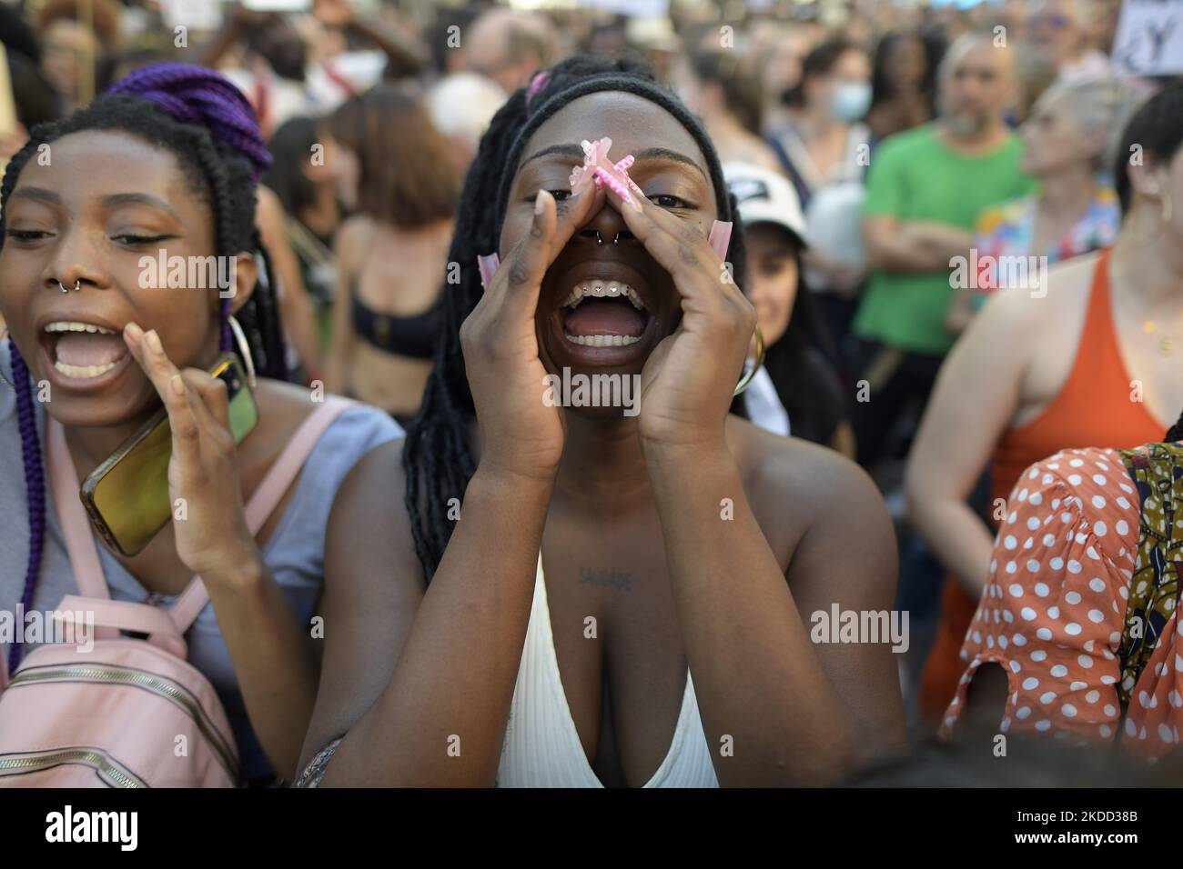 Mehrere soziale Kollektive haben eine Rallye in Madridâ €™s Plaza Callao, unter dem Motto "Black Lives matterÂ¨ in Madrid am 1.. Juli 2022. Gegen die Todesfälle an der Grenze“. Heute wird es im ganzen Land Solidaritätsaktionen mit den Toten am Melilla-Zaun geben. (Foto von Juan Carlos Lucas/NurPhoto) Stockfoto