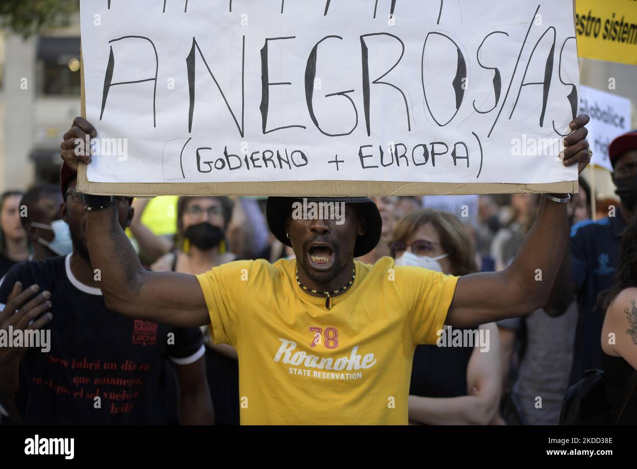 Mehrere soziale Kollektive haben eine Rallye in Madridâ €™s Plaza Callao, unter dem Motto "Black Lives matterÂ¨ in Madrid am 1.. Juli 2022. Gegen die Todesfälle an der Grenze“. Heute wird es im ganzen Land Solidaritätsaktionen mit den Toten am Melilla-Zaun geben. (Foto von Juan Carlos Lucas/NurPhoto) Stockfoto