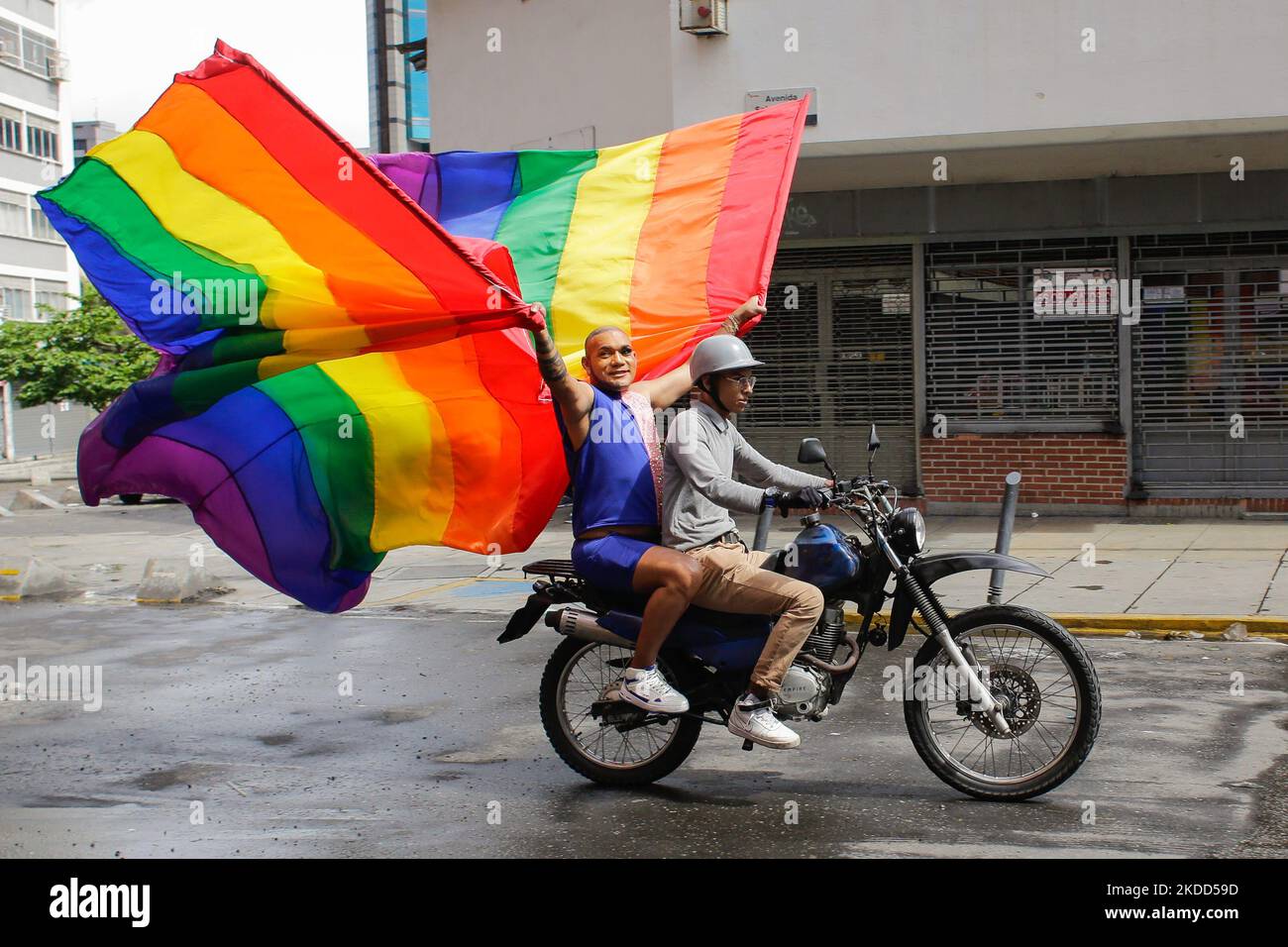 Ein Aktivist nimmt am 03. Juli 2022 am LGBTIQ+ Pride march in Caracas, Venezuela, Teil. (Foto von Javier Campos/NurPhoto) Stockfoto
