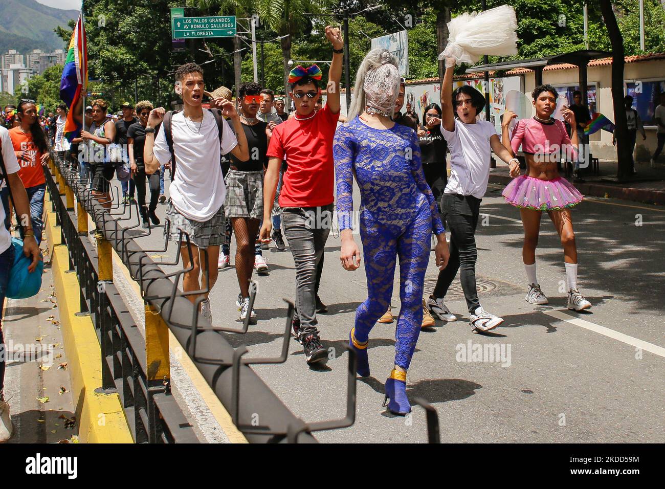 Aktivisten nehmen am 03. Juli 2022 am LGBTIQ+ Pride march in Caracas, Venezuela, Teil. (Foto von Javier Campos/NurPhoto) Stockfoto