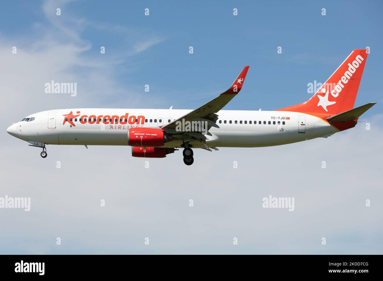 Eine Boeing 737 von Corendon Airlines landet am Mittwoch, dem 22. Juni, am Newcastle Airport in Newcastle, England. (Foto von Robert Smith/MI News/NurPhoto) Stockfoto