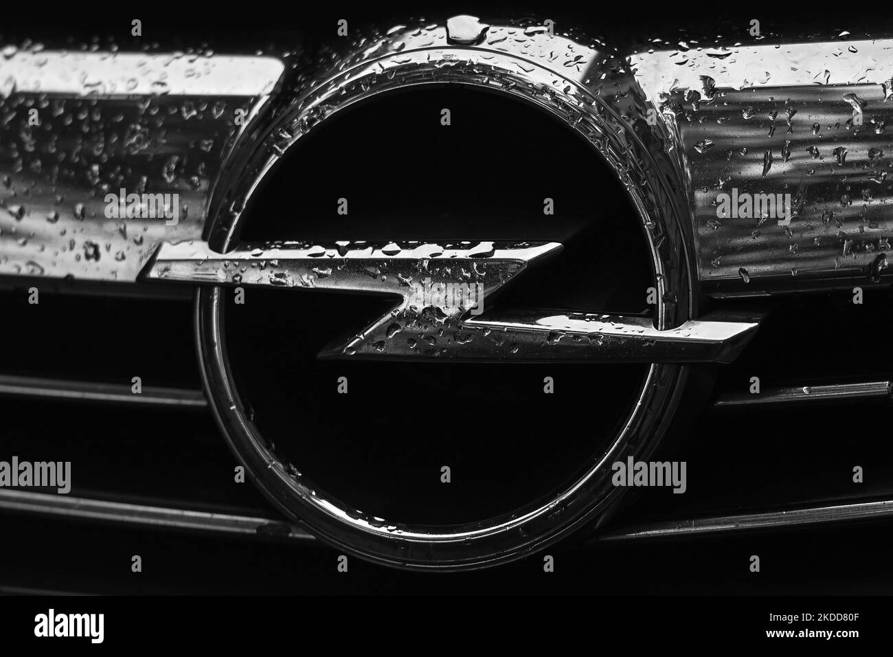 Opel-Logo auf Opel-Fahrzeug im Zentrum von Krakau geparkt. Am Dienstag, den 05. Juli 2022, in Krakau, Polen. (Foto von Artur Widak/NurPhoto) Stockfoto