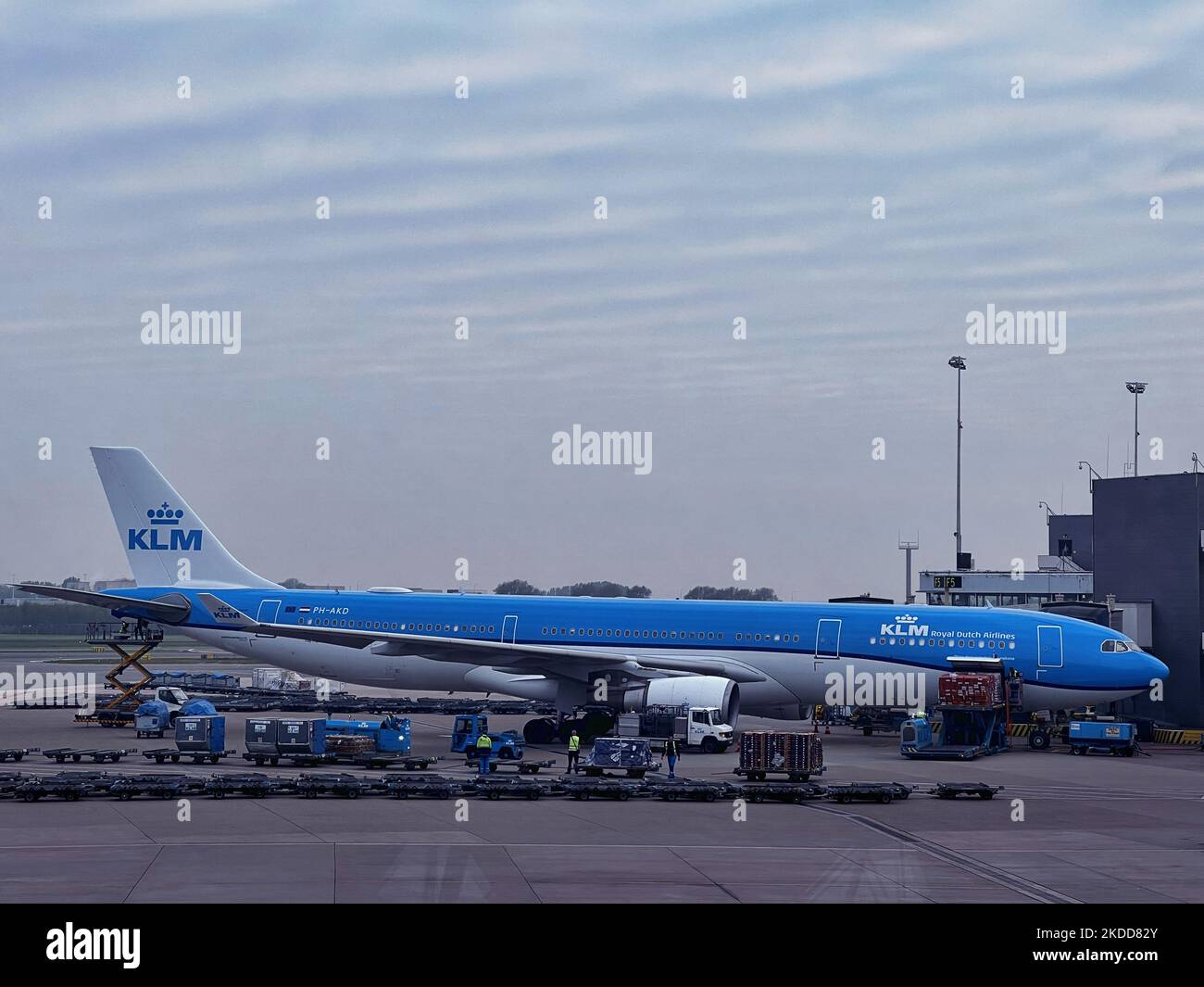 KLM Royal Dutch Airlines Airbus A330-303 am Flughafen Amsterdam Schiphol in Amsterdam, Niederlande, Europa, am 03. Mai 2022. (Foto von Creative Touch Imaging Ltd./NurPhoto) Stockfoto