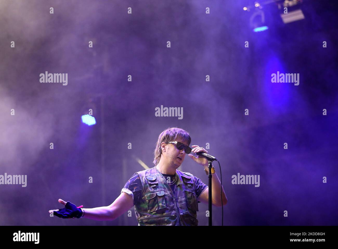 DIE US-Rockband The Strokes-Sänger Julian Casablancas tritt am ersten Tag des Musikfestivals NOS Alive 2022 in Lissabon, Portugal, am 6. Juli 2022 auf. Das NOS Alive Musikfestival läuft vom 6. Bis 9 2022. Juli mit The Strokes, Florence + The Machine, Metallica und Imagine Dragons als Headliner. (Foto von Pedro FiÃºza/NurPhoto) Stockfoto