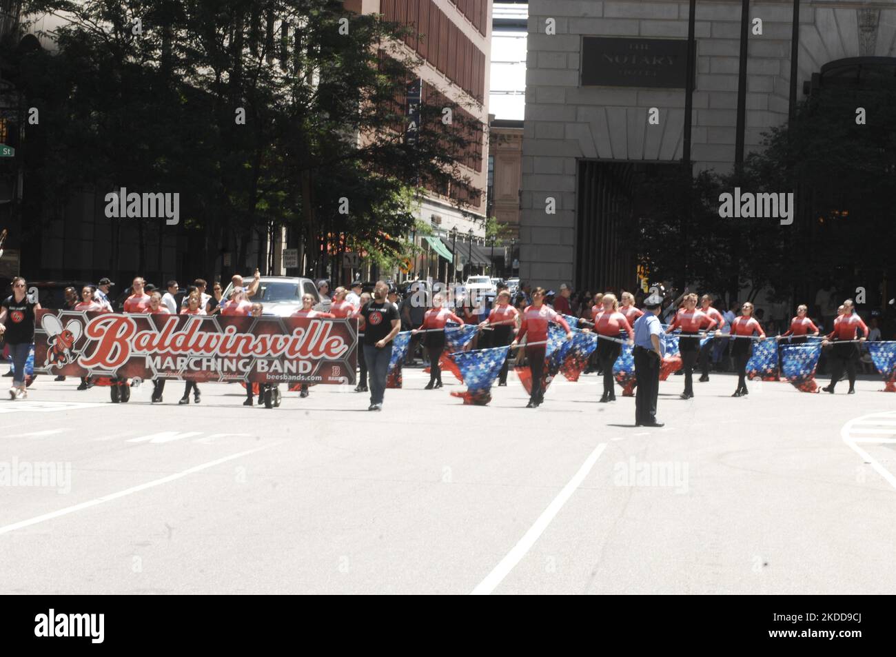 Baldwinsville marching band flag team Fotos und Bildmaterial in hoher