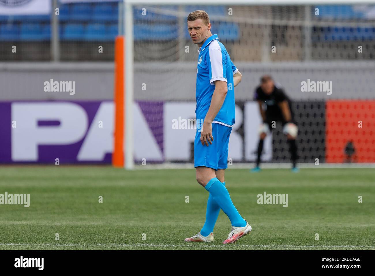 Der Fußballlegende von Zenit St. Petersburg, Pavel Pogrebnyak, schaut am 8. Juli 2022 im Petrovsky Stadium in St. Petersburg, Russland, beim Freundschaftsspiel von „Match of Legends“ zwischen dem Team von Zenit St. Petersburg Legends und dem Team von Spartak Moscow Legends nach. (Foto von Mike Kireev/NurPhoto) Stockfoto