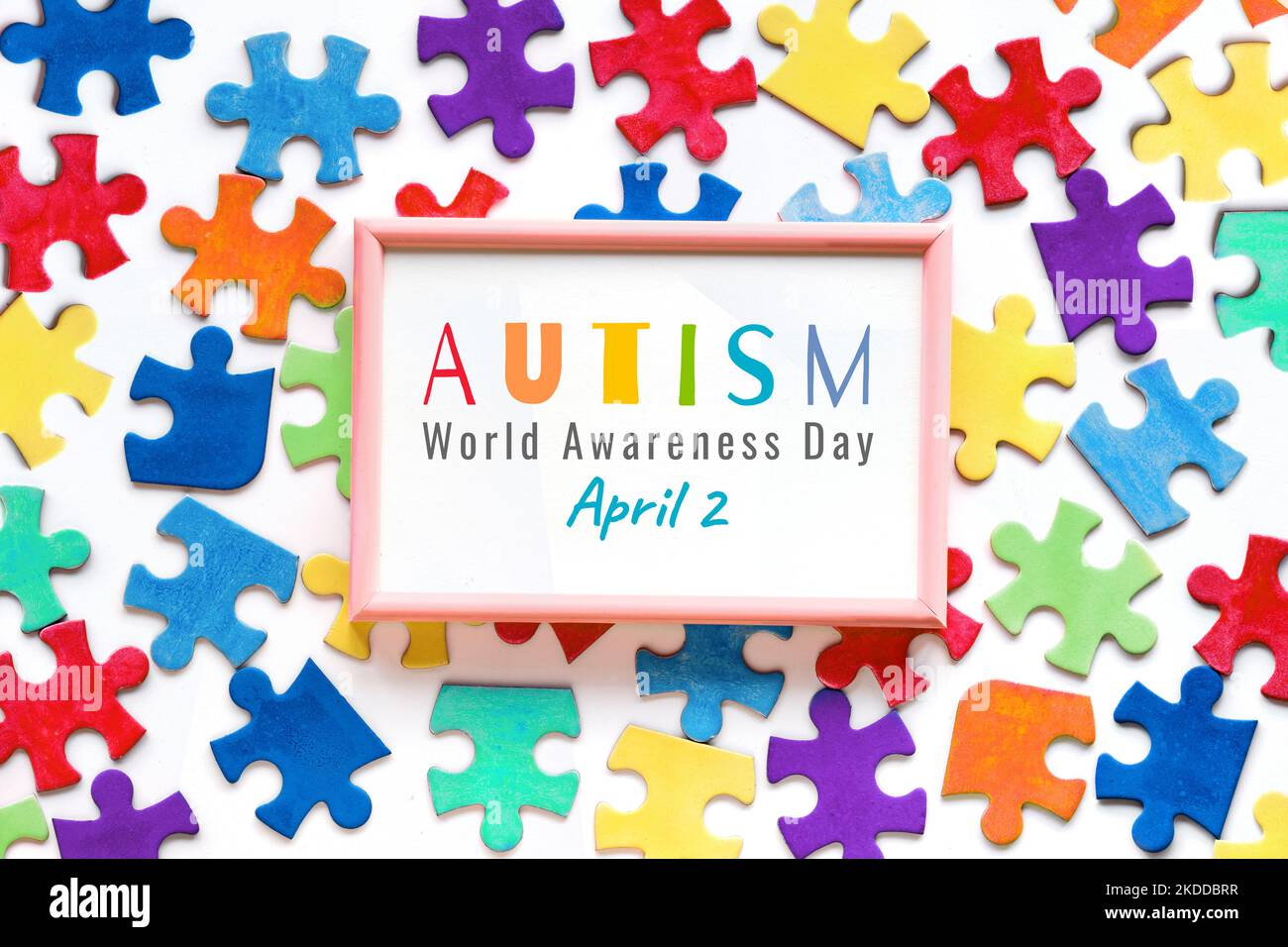 Autismus-Tag, Welt-Autismus-Tag 2. April, Rahmen mit Puzzleteilen. Banner, Tapete, Hintergrund für Flyer, Poster Design Element. Gesundheitswesen Stockfoto