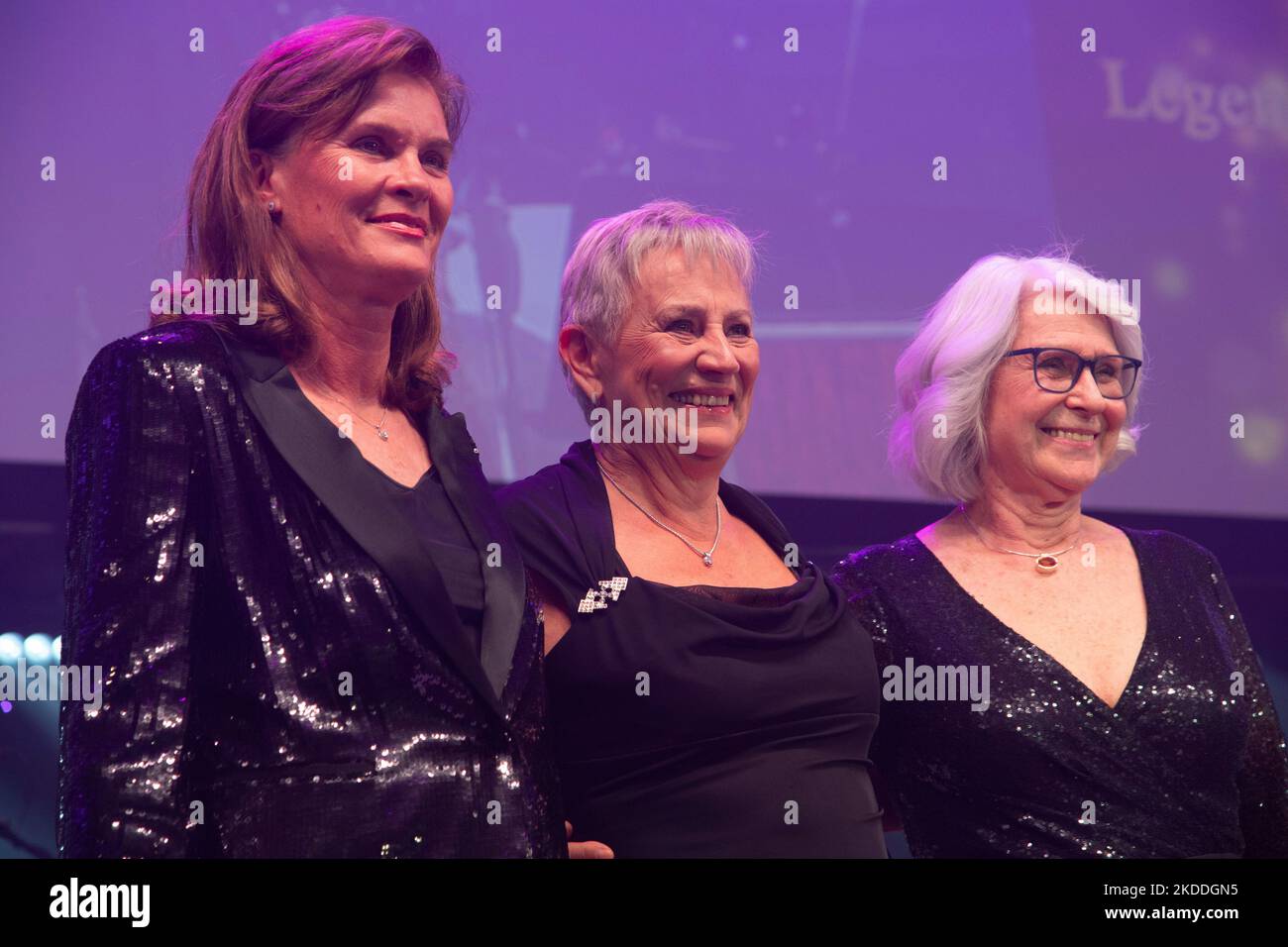 Von links nach rechts Ulrike NASSE-MEYFARTH, Renate STECHER, Heide ECKER-ROSENDAHL, erhalten den Pegasos-Preis, Legends of Sports, 40. Deutscher Sportpresseball in der Alten Oper Frankfurt, 5.. November 2022. Stockfoto