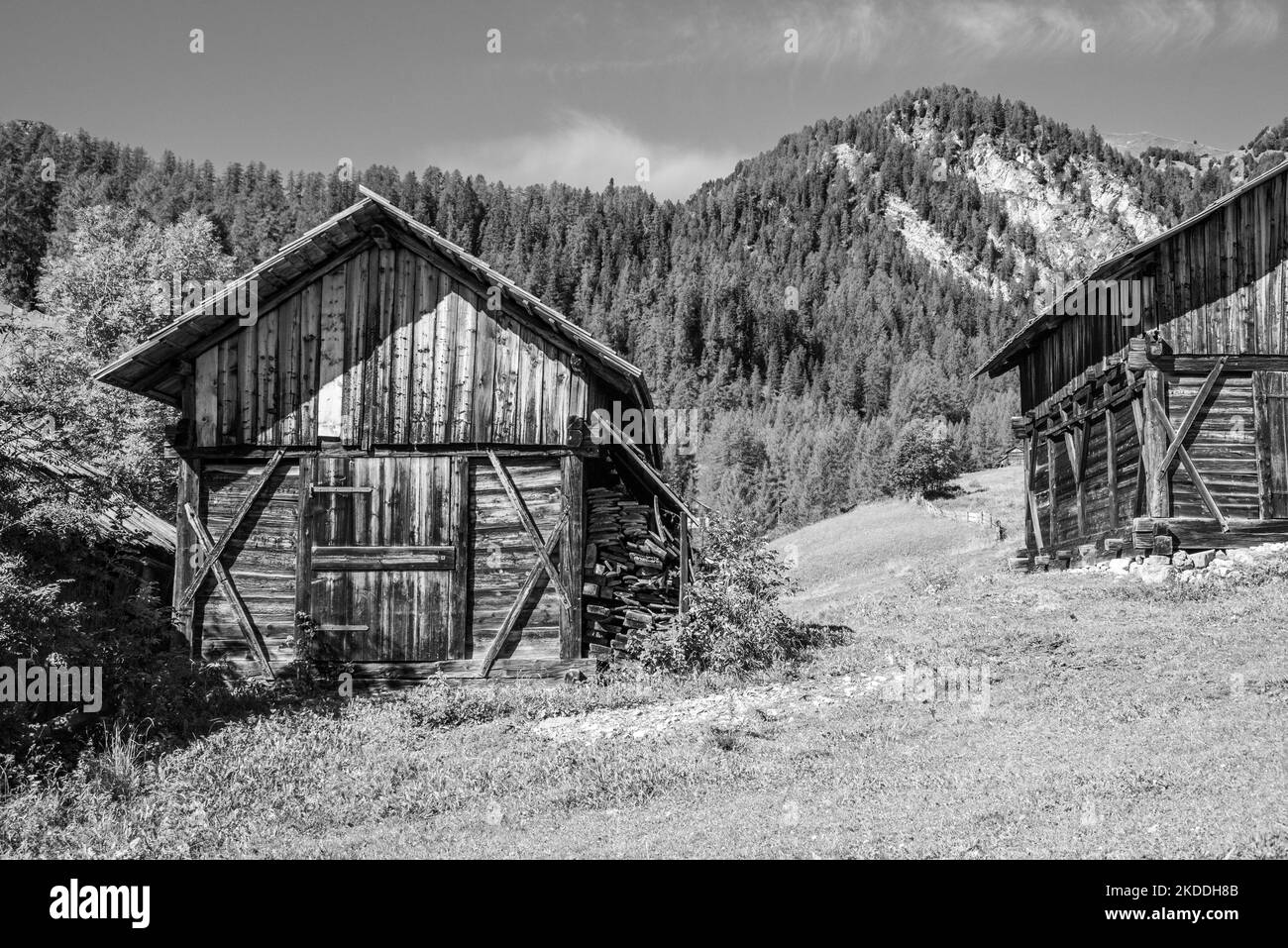 Ein alter Holzheuschuppen im Val di Morins, den Südtiroler Dolomiten Stockfoto