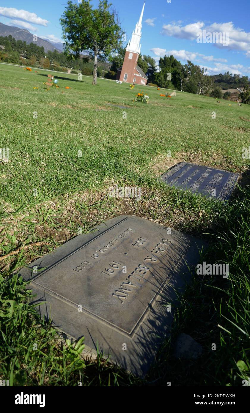 Los Angeles, California, USA 3.. November 2022 das Grab des Schauspielers Ralph Bellamy in der Sektion murmelende Bäume im Forest Lawn Memorial Park Hollywood Hills am 3. November 2022 in Los Angeles, Kalifornien, USA. Foto von Barry King/Alamy Stockfoto Stockfoto