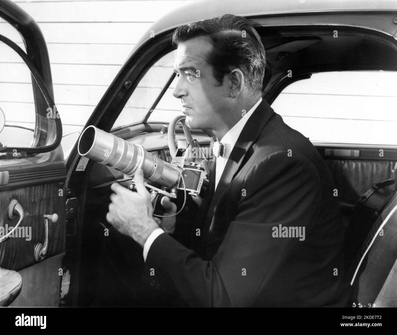 JOHN PAYNE in LEICHT SCHARLACHROT 1956 Regisseur ALLAN DWAN aus dem Roman Love's Lovely Counterfeit von James M. Cain Drehbuch Robert Blees Kameramann John Alton Kostümdesign Arlene Dahl und Norma Koch Benedict Bogeaus Productions / Filmcrest Productions / RKO Radio Picches Stockfoto