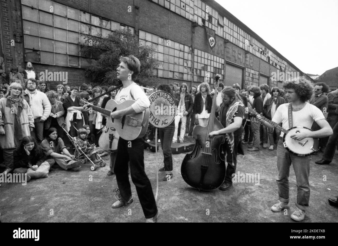 Autonome Gruppen der linken Szene besetzten eine leere Fabrik (Bo-Fabrik) und demonstrierten im Juli 1981 für ein autonomes Kulturzentrum in Deutschland Stockfoto