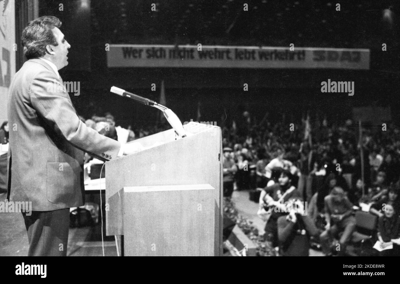 Der Bundeskongress der linken Sozialistischen Deutschen Arbeiterjugend (SDAJ) 7. im Jahr 1982.Egon Krenz, Deutschland Stockfoto