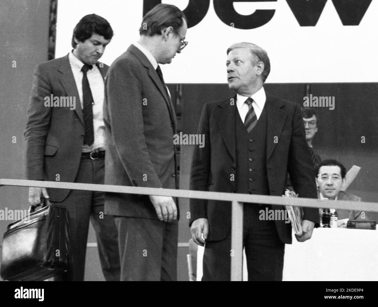 SPD-Parteitag April 1982. Norbert Gansel, Helmut Schmidt, Peter Glotz (Vorne), Deutschland Stockfoto