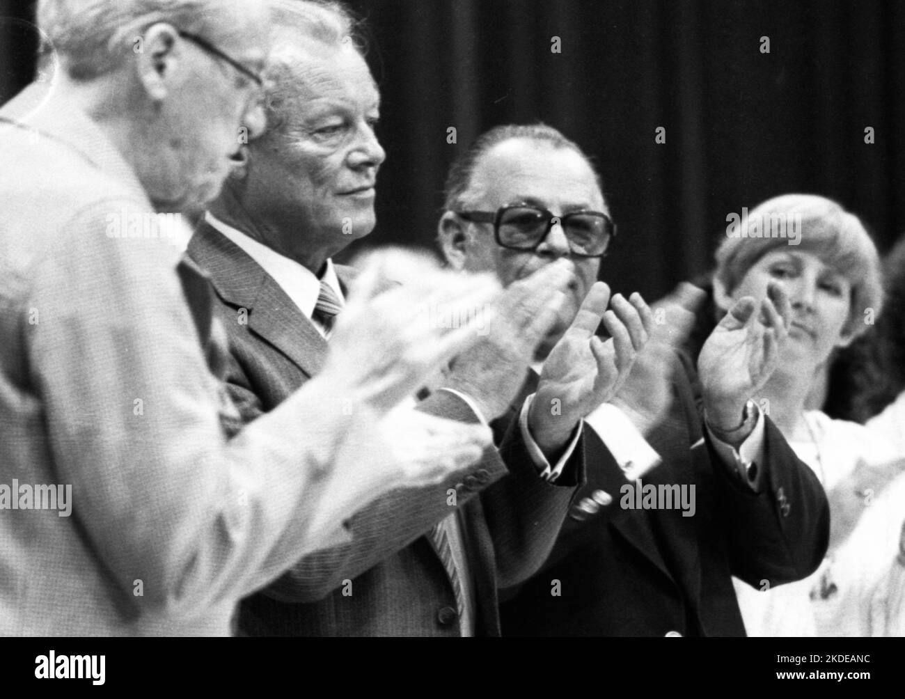 Wahlparteitag der SPD am 09.06.1980 in Essen.HJerbert Wehner, Willy Brandt, Hans-Jürgen Wischnewski f.l, Deutschland Stockfoto