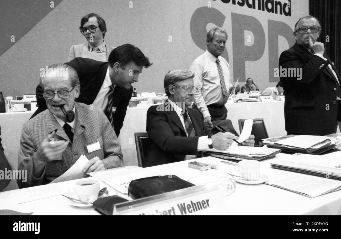 Wahlparteitag der SPD am 09.06.1980 in Essen.HJerbert Wehner, Helmut Schmidt, Willy Brandt Hans-Jürgen Wischnewski f.l, Deutschland Stockfoto