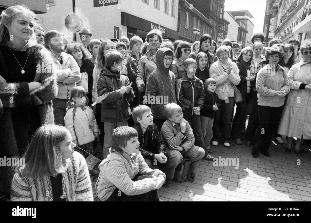 Künstler aus Frankreich traten am 09.05.1980 bei einem Straßenfest in Dortmund-Hoerde, Deutschland, im Rahmen der Tage der ausländischen Kultur in Frankreich auf Stockfoto