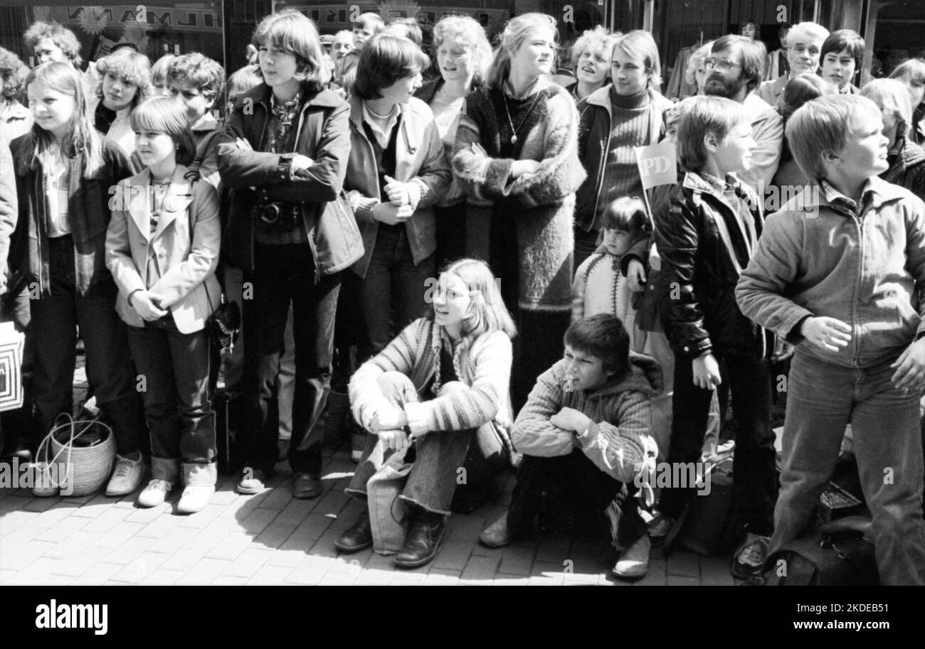 Künstler aus Frankreich traten am 09.05.1980 bei einem Straßenfest in Dortmund-Hoerde, Deutschland, im Rahmen der Tage der ausländischen Kultur in Frankreich auf Stockfoto
