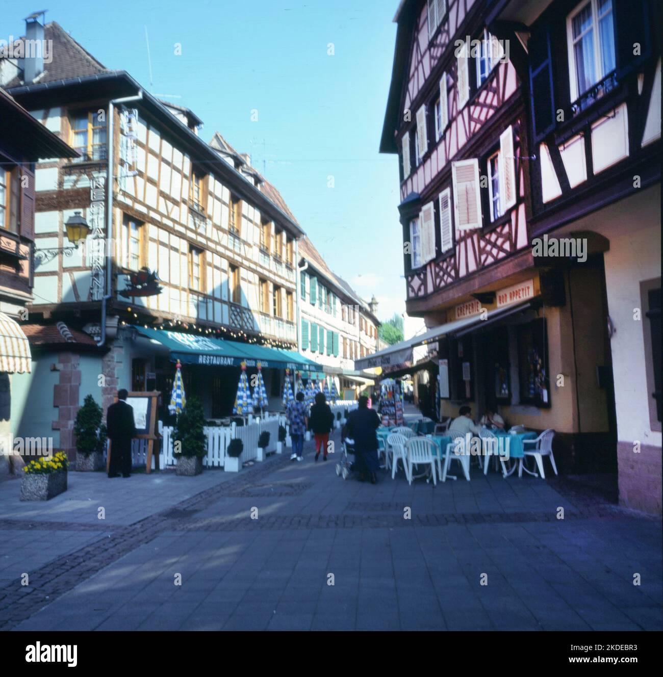 Eine Radtour durch das Elsass, hier am 11.05.1994 bei Kayserberg, auf einer Weinbergroute, ist nicht nur eine Anstrengung, sondern auch ein Augenschmaus Stockfoto