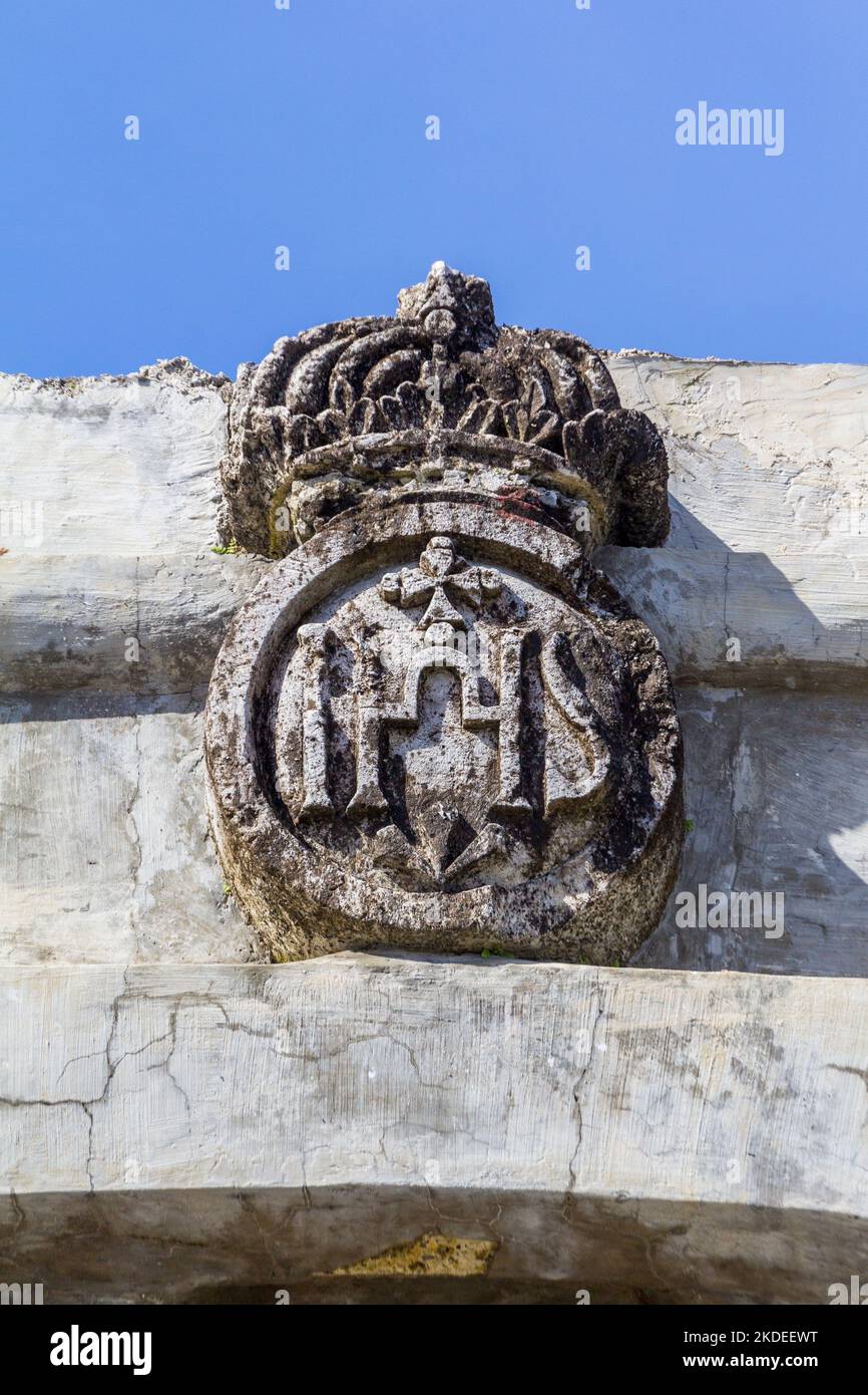 Architektonische Details der Guiuan Church, die nach dem Taifun Haiyan offengelegt wurden, haben das Gebäude in Samar, Philippinen, schwer beschädigt Stockfoto