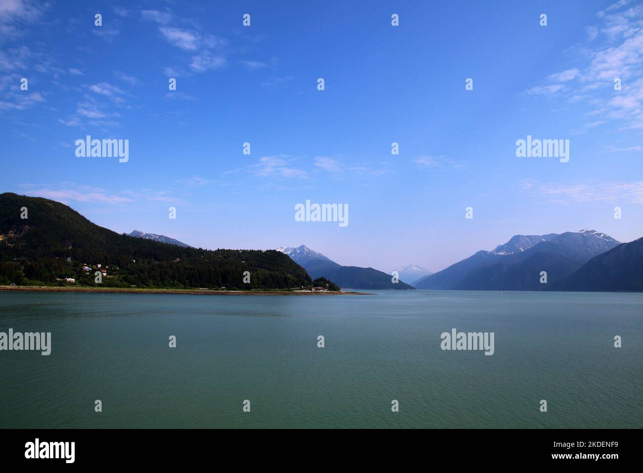 Blick auf die Küste vom Chilkoot Inlet, Haines, Alaska, USA Stockfoto