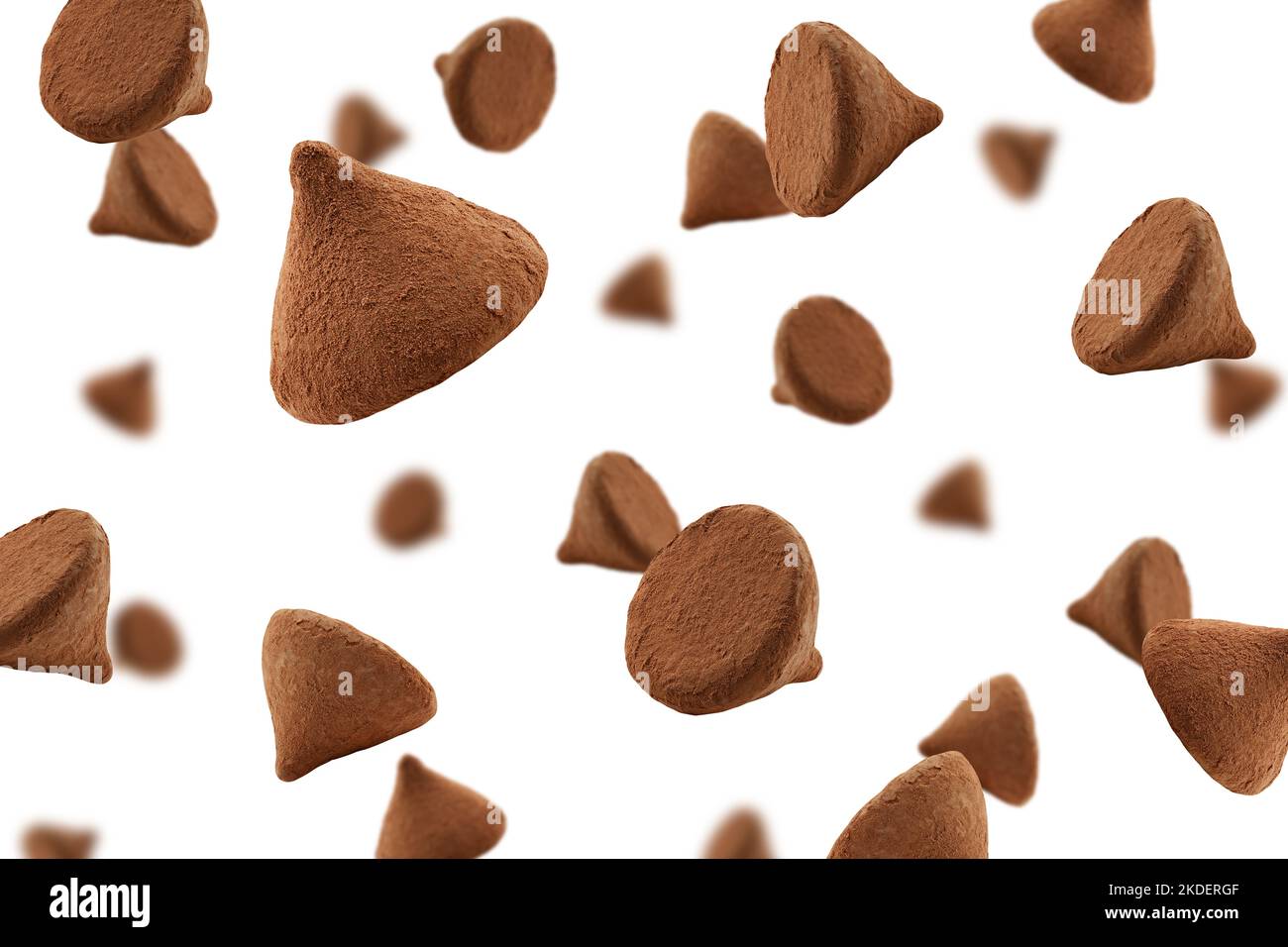 Fallende Schokoladentrüffel überzogen Kakao isoliert auf weißem Hintergrund, selektiver Fokus Stockfoto