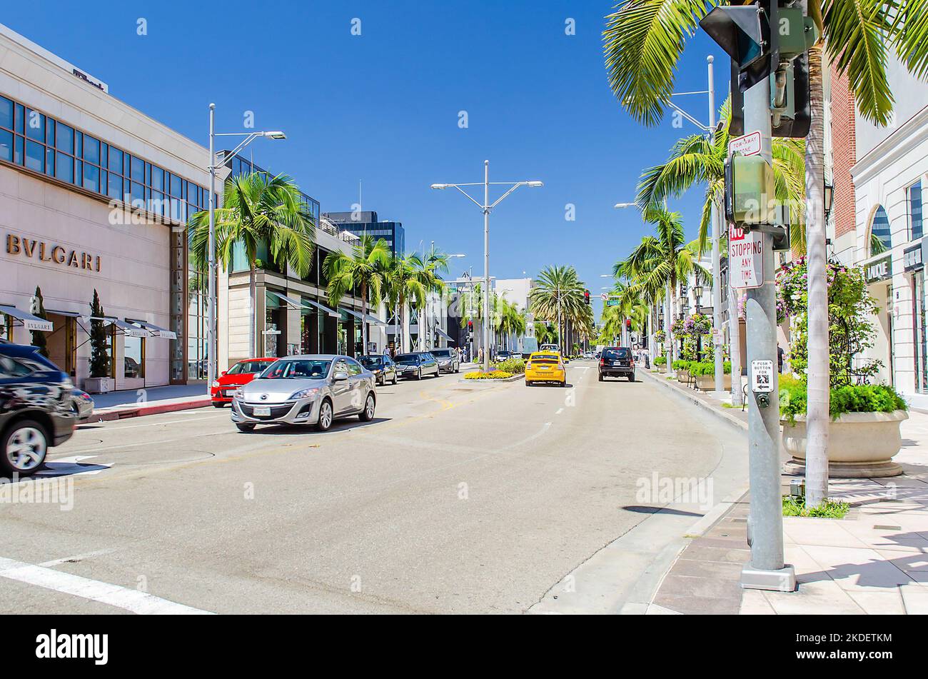 BEVERLY HILLS - AUGUST 26: Rodeo Drive Shopping District in Beverly Hills am 26. August 2012. Die Straße ist eines der berühmtesten Wahrzeichen von Los Angel Stockfoto