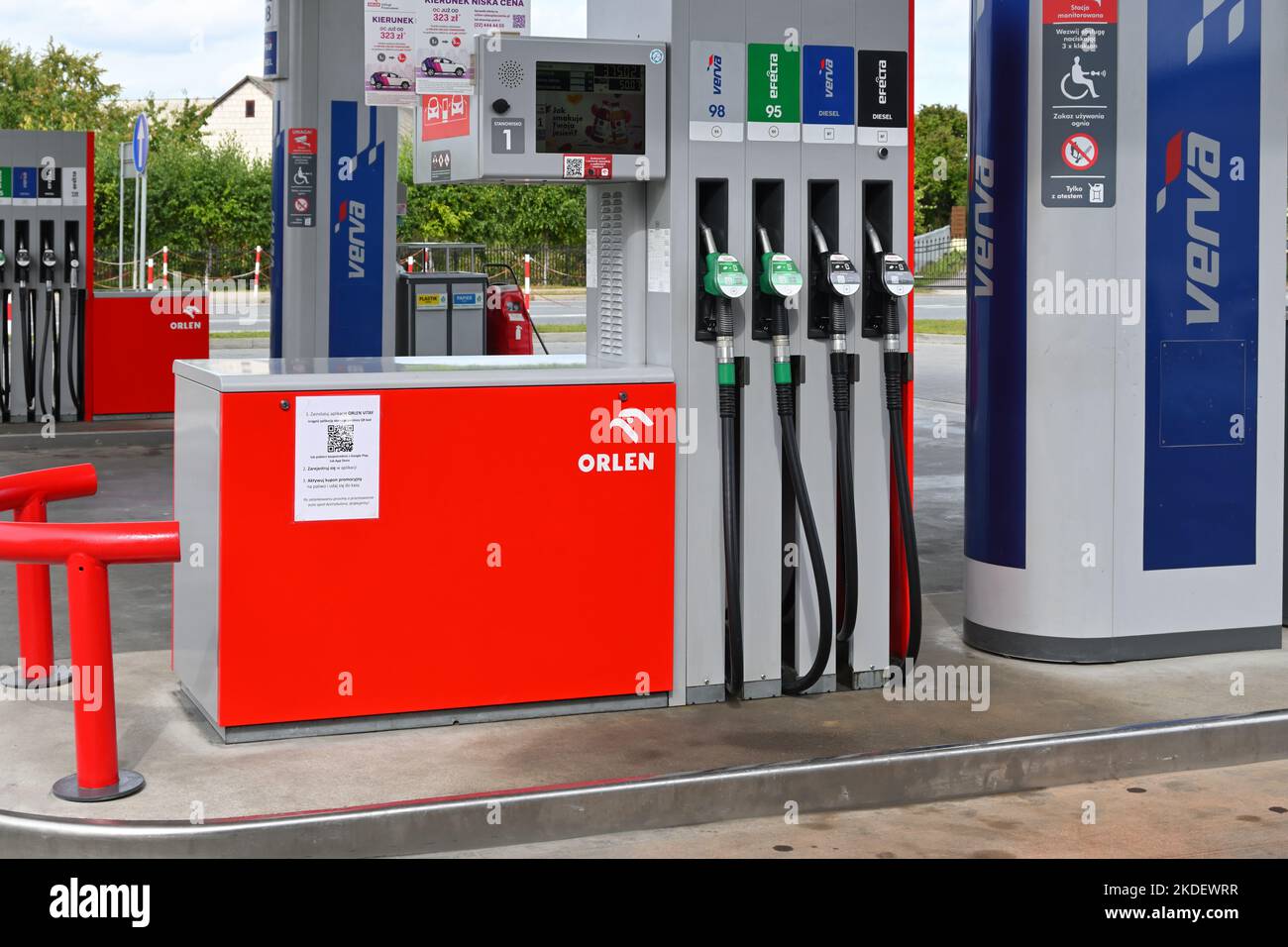 Annopol, Polen - 13. September 2022: Benzinpumpe an einer PKN Orlen Tankstelle in Polen Stockfoto