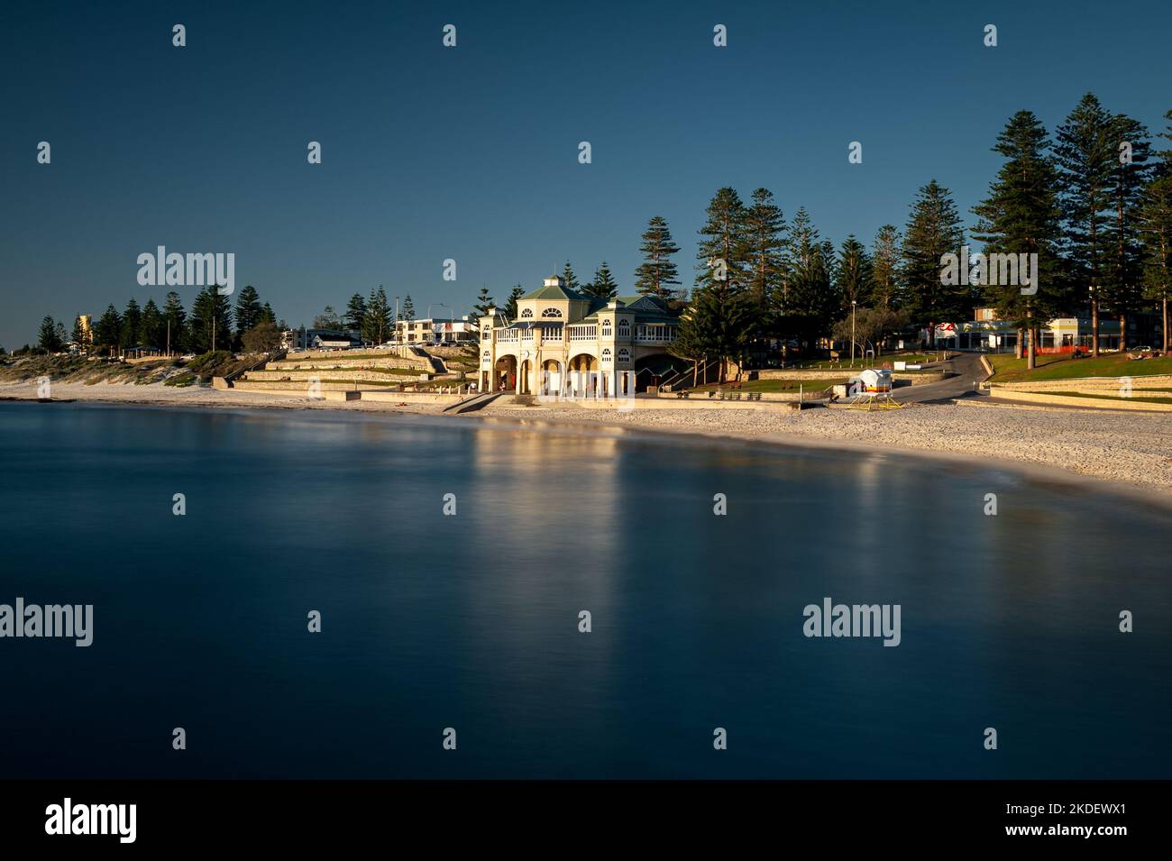 Berühmter Cottesloe Beach an der Küste von Perth. Stockfoto