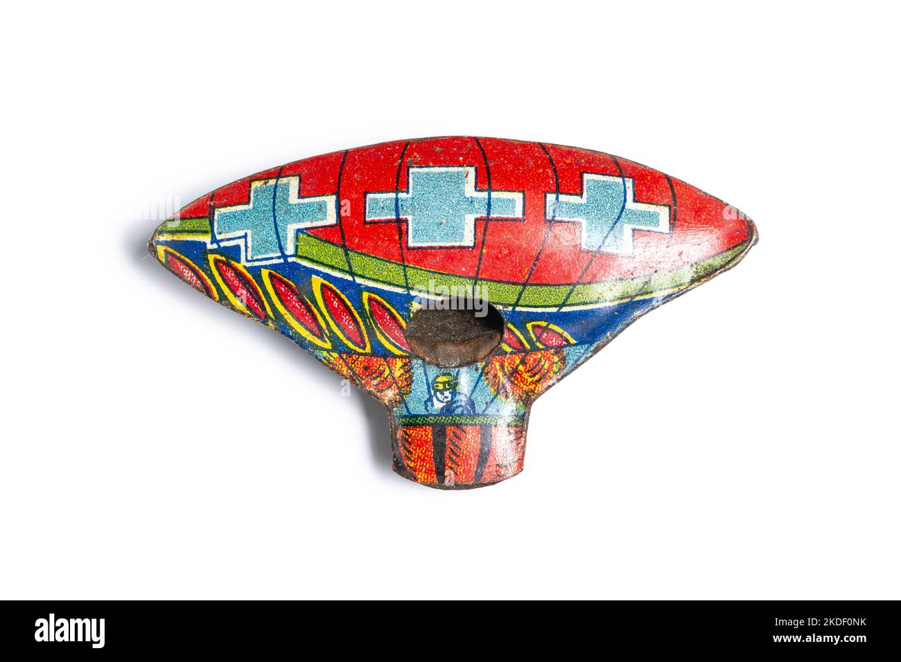 Bunte Toy Weißblech Pfeife basierend auf einem Design eines Heißluftballons, oder dirigible, oder Blimp. Hergestellt in Japan in den Jahren 1920s - 1930s. Stockfoto