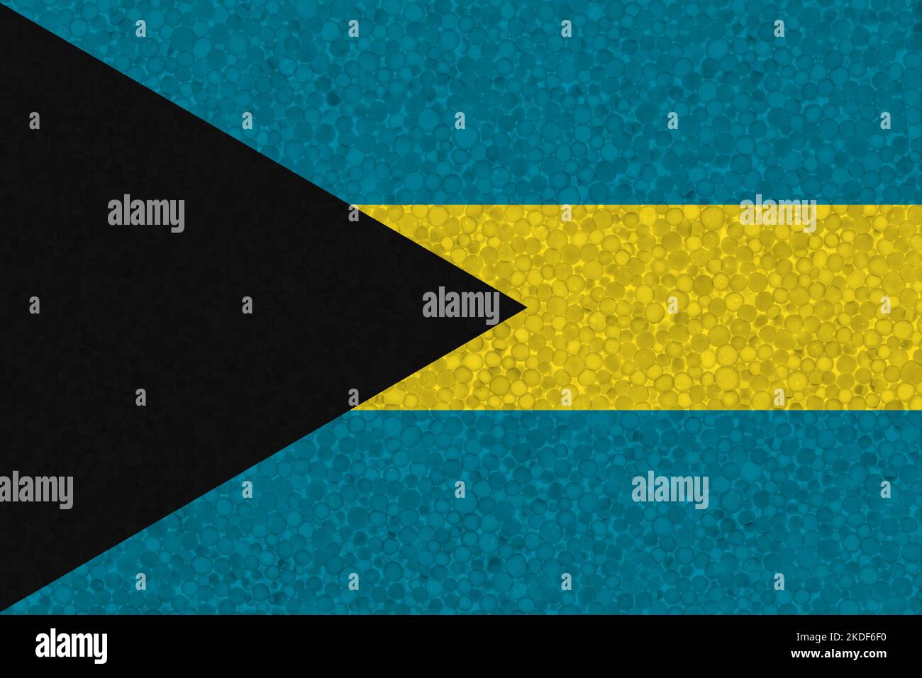 Flagge der Bahamas auf Styropor-Textur. Nationalflagge auf der Oberfläche von Kunststoffschaum lackiert Stockfoto