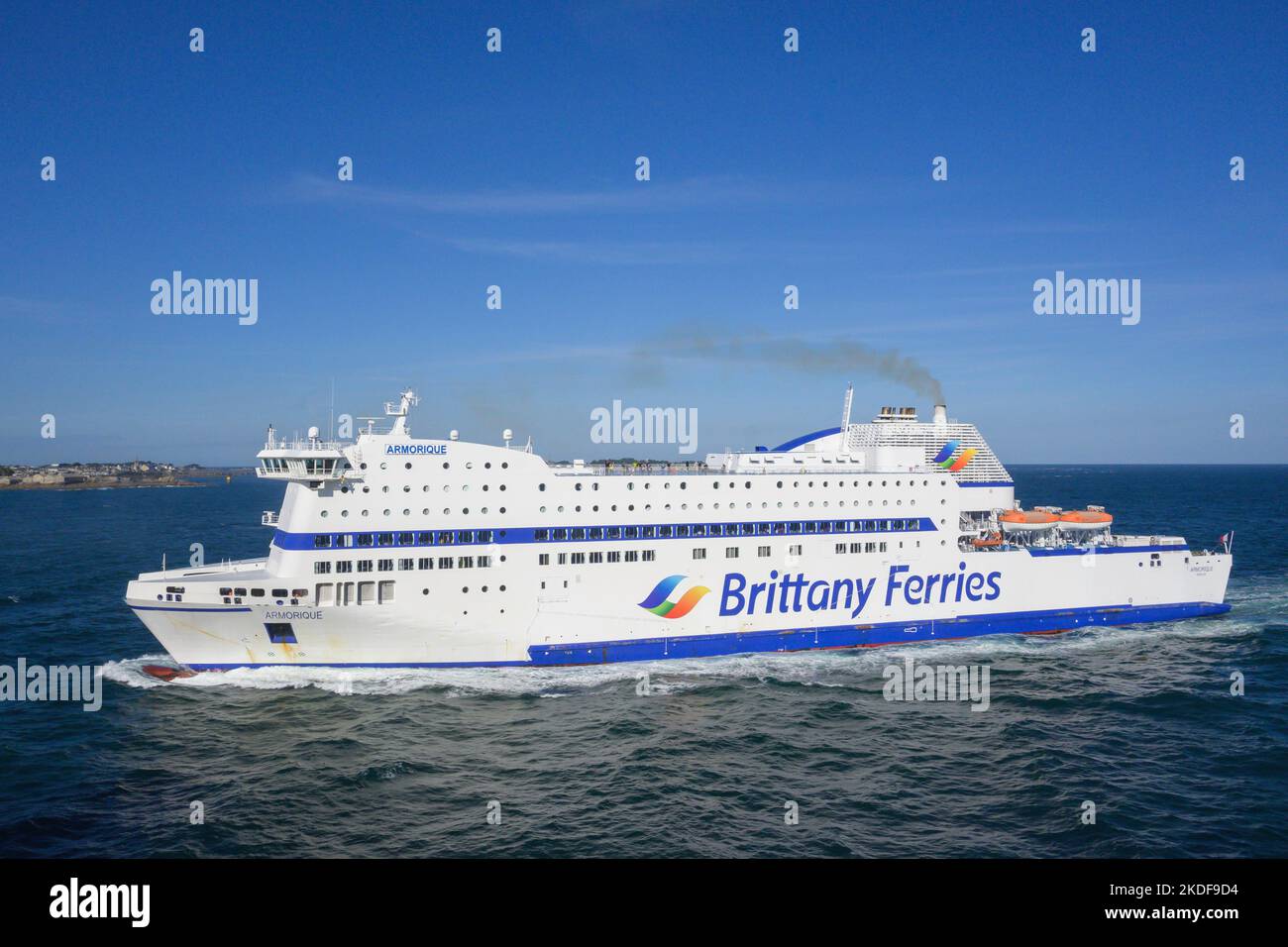 Brittany Ferries Schiff die Armorique Ankunft in Roscoff Brittany France von Plymouth England Stockfoto